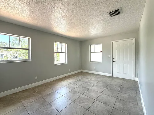 1025 SW 2nd Ct #5 Photo 1