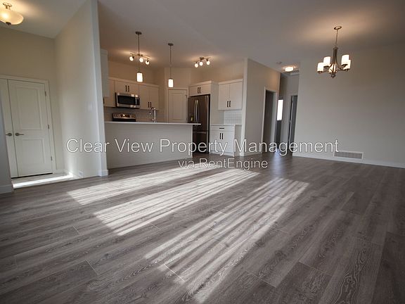 3rd image of 979 40th Ave N