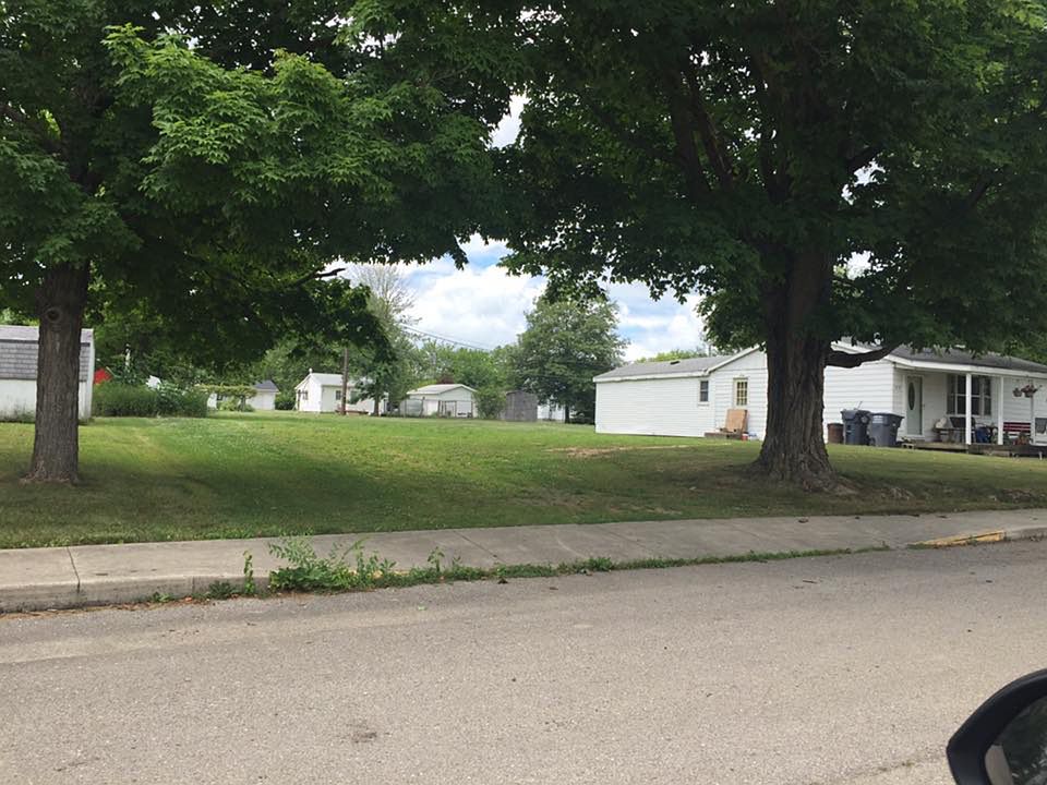 driveway to lot