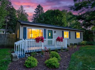 9245 Debby Jo Dr, Clarkston, MI 48346