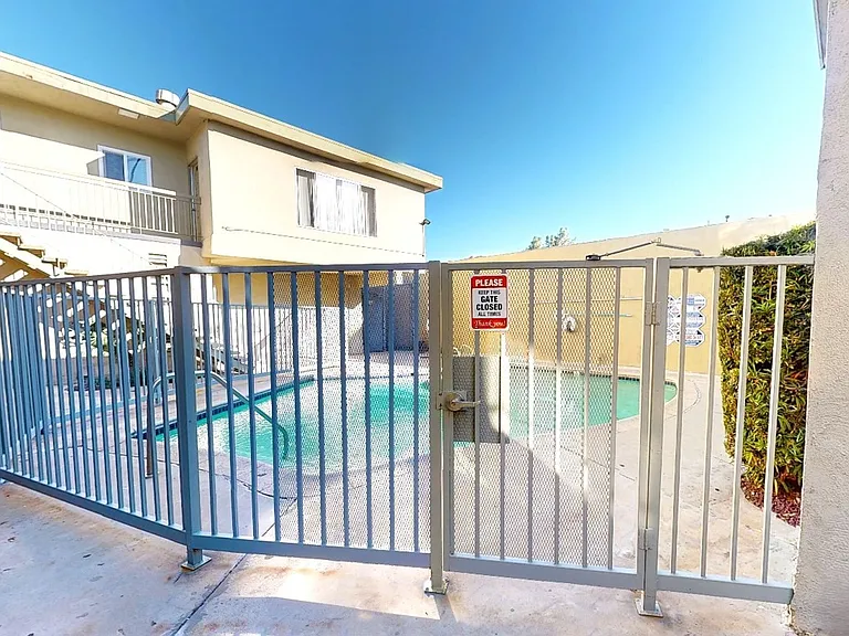 6632 Darby Ave — Photo 25