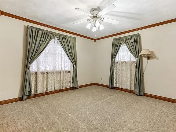 3rd image of 12 Corral Ln
