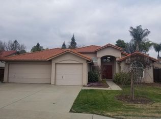 861 Minarets Ave, Clovis, CA 93611