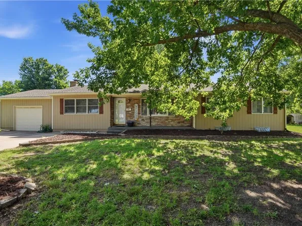215 N Maple St, Gardner, KS 66030
