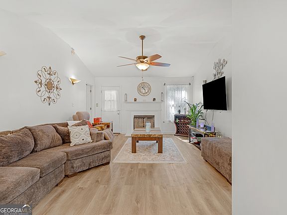 4th image of 212 Brandon Ridge Cir