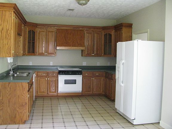 Kitchen with Appliences 