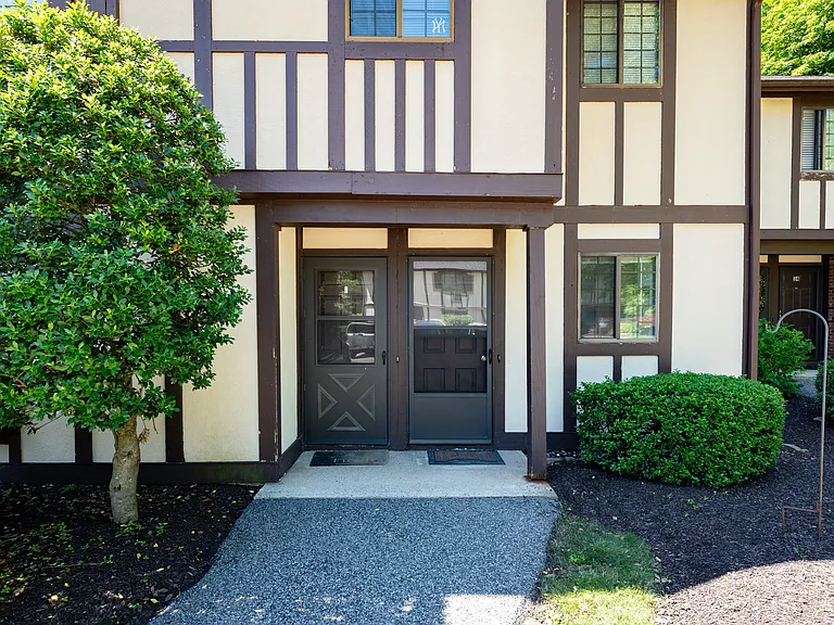 11 Eden Ct #11 — Photo 2