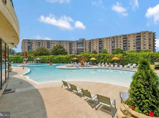 8370 Greensboro Dr APT 126, Mc Lean, VA 22102