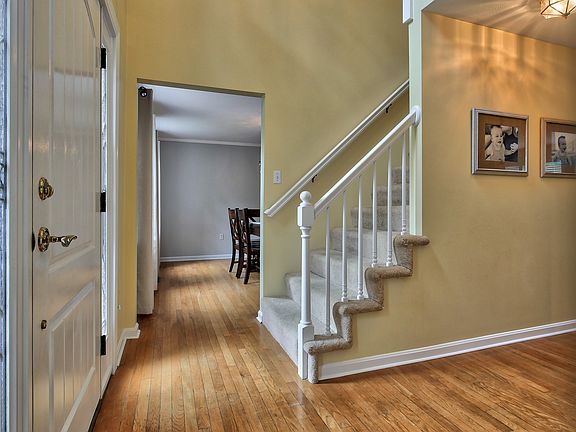 4th image of 9 Hearthside Cir