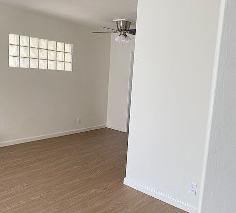 4th image of 1009 W Huntington Dr APT 14