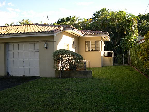 4th image of 434 Catalonia Ave
