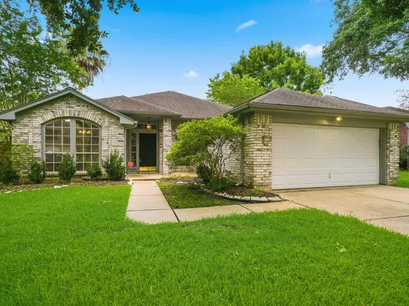 223 W New Meadows Dr, Sugar Land, TX 77479