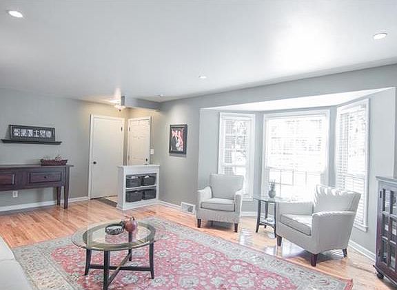 5th image of 5019 Howe Dr