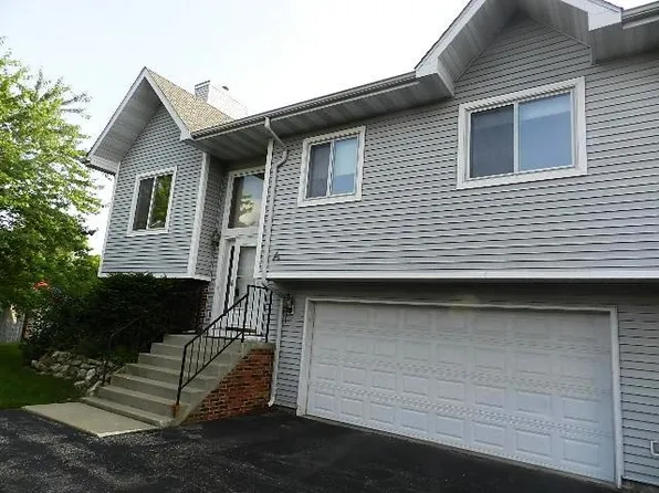 1825 Woodburn Rd, Waukesha, WI 53188