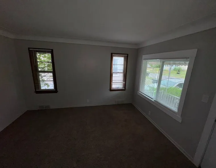 3 bed, 1025 sqft, $1,200 — Photo 3