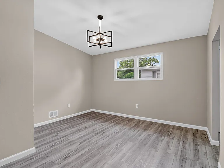 8116 Scotts Level Rd — Photo 4