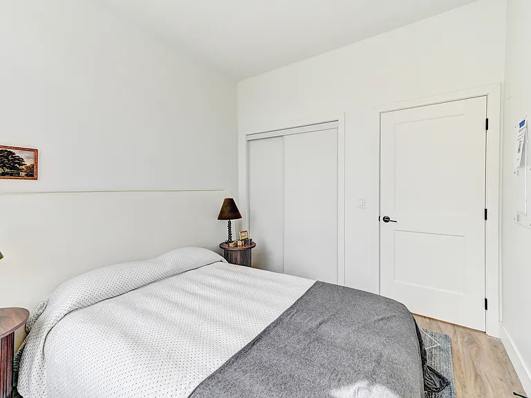 415 Duke St W — Photo 46
