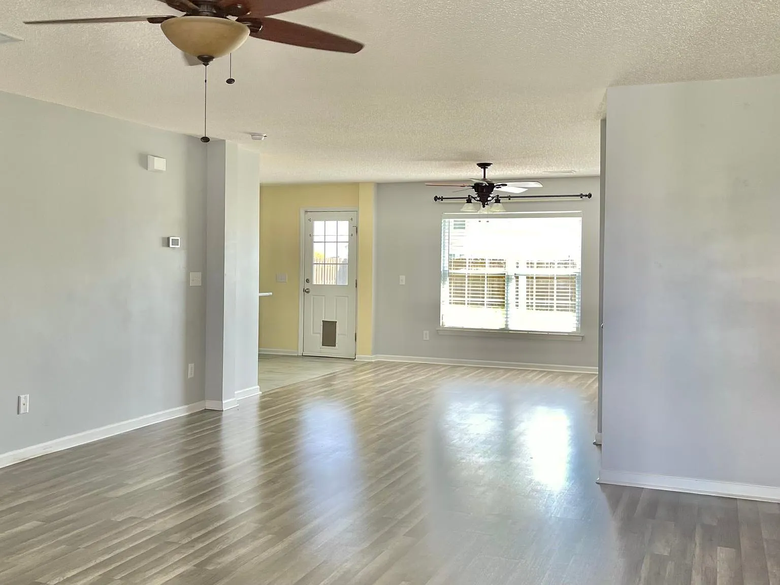 4 bed, 2.5 bath, 2364 sqft, $2,350 — Photo 2