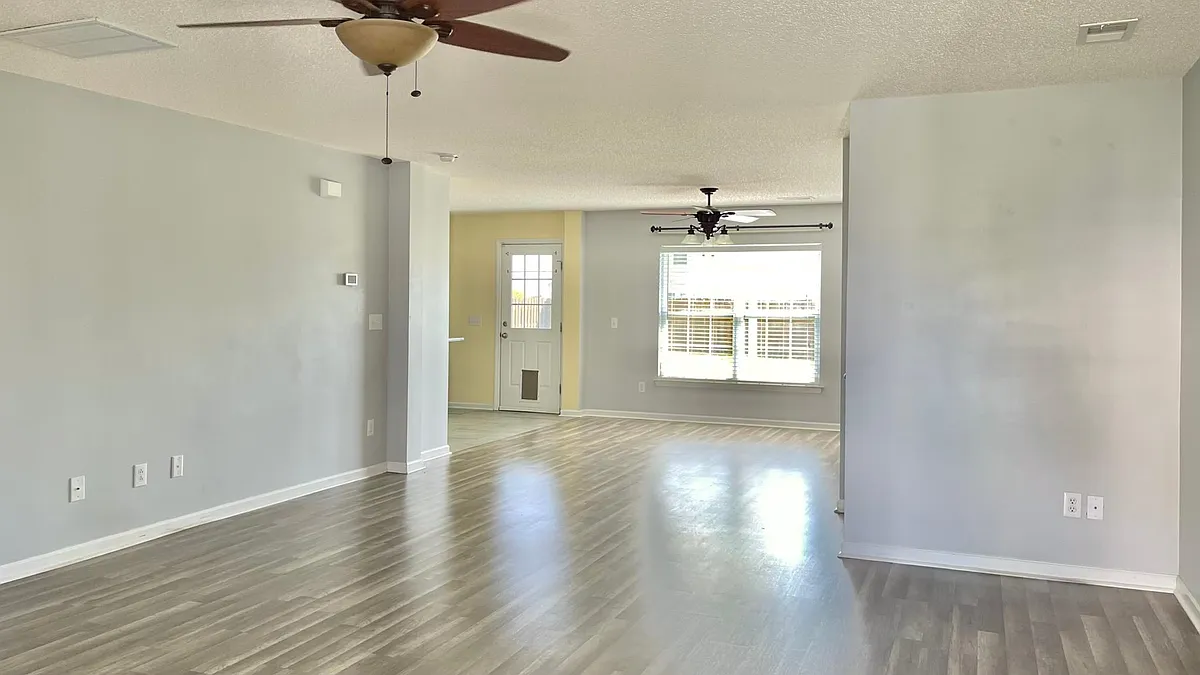 Building Photo - 301 Southwilde Way