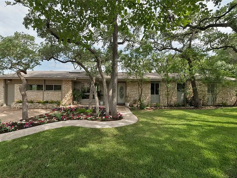 610 Lancelot Way — Photo 8