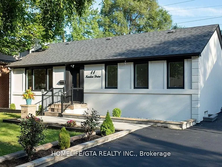 11 Kenton Dr — Photo 1