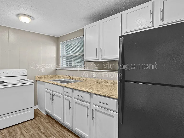 116 Argyle Ave #B — Photo 6
