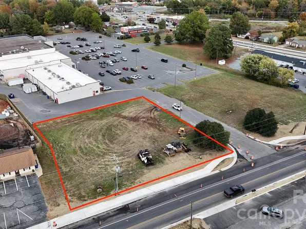 3 Pleasant Plains Rd, Matthews, NC 28104