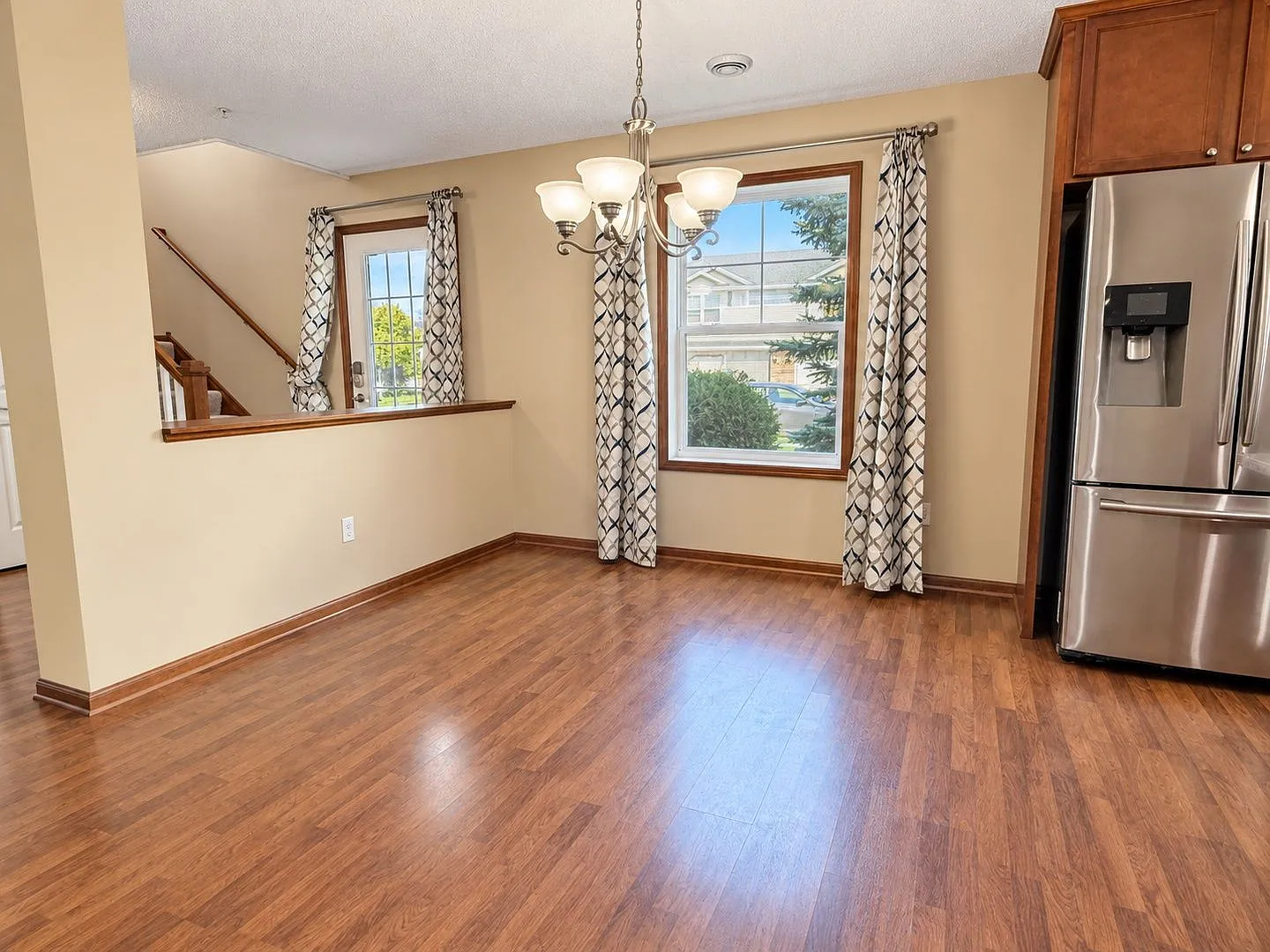 3 bed, 3.0 bath, 1911 sqft, $2,550 — Photo 4