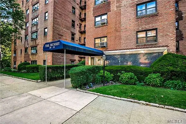 Sold by Redfin Real Estate | media 12