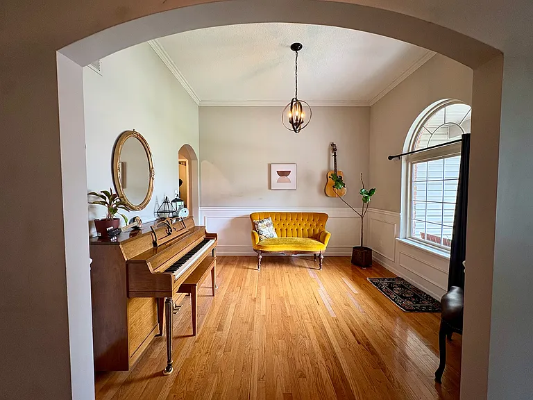 Dining Room/Piano Room