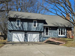 1300 NE 80th St, Gladstone, MO 64118