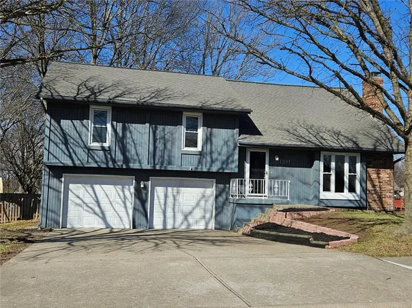 1300 NE 80th St, Gladstone, MO 64118