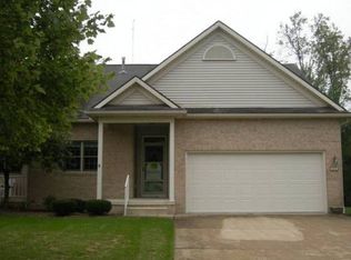 2432 Charing Cross Rd NW, Canton, OH 44708