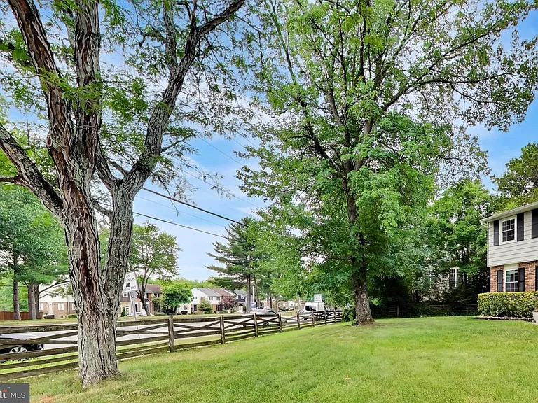 5932 Peregrine Dr — Photo 37