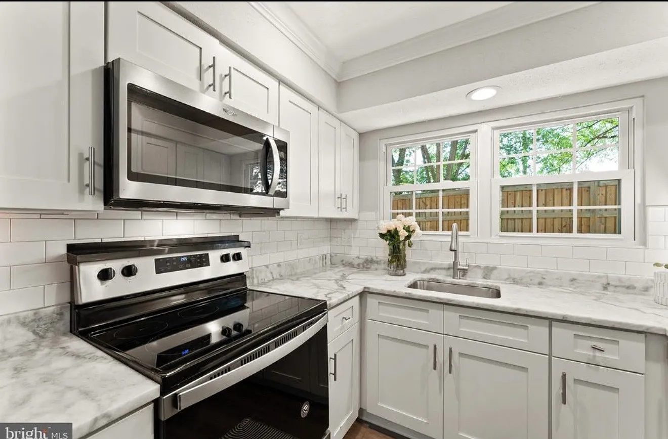 3 bed, 1040 sqft, $2,800 — Photo 1