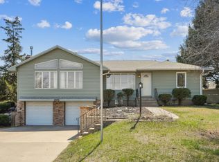 9475 Lake Rd, Woodbury, MN 55125