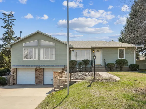 9475 Lake Rd, Woodbury, MN 55125