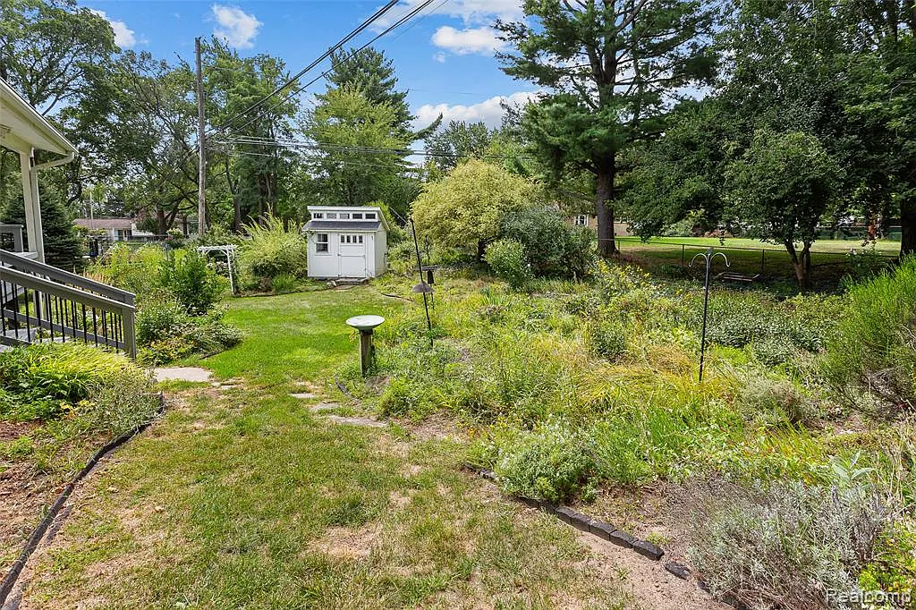 3 bed, 3.0 bath, 2566 sqft, $4,650 — Photo 3