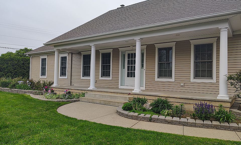 1st image of 10 Mitchell Dr