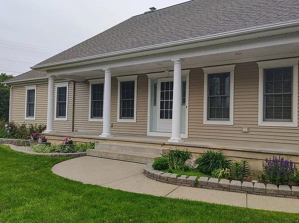 10 Mitchell Dr, Enfield, CT 06082