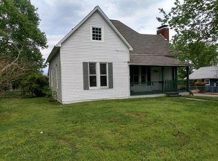 901 N C St, Lenoir City, TN 37771