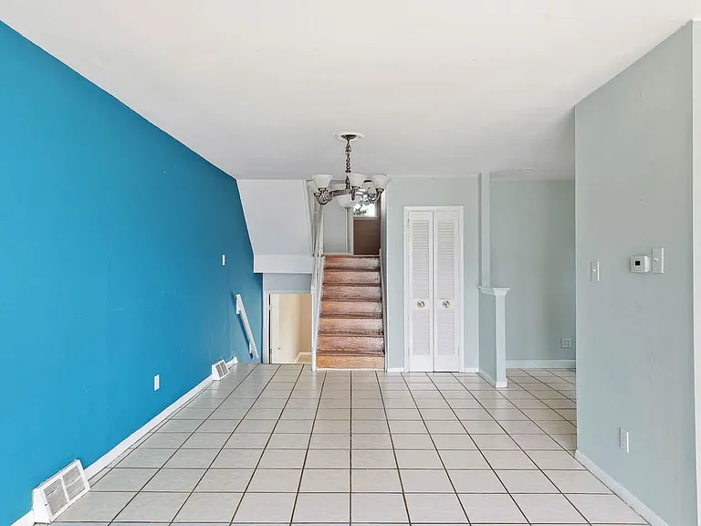 2217 Hoffnagle St — Photo 7