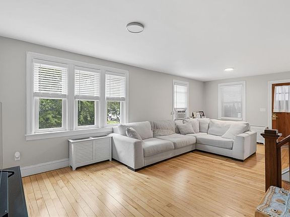 5th image of 16 Beechcrest St