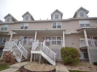 2862 Clover Ridge Dr, Chaska, MN 55318