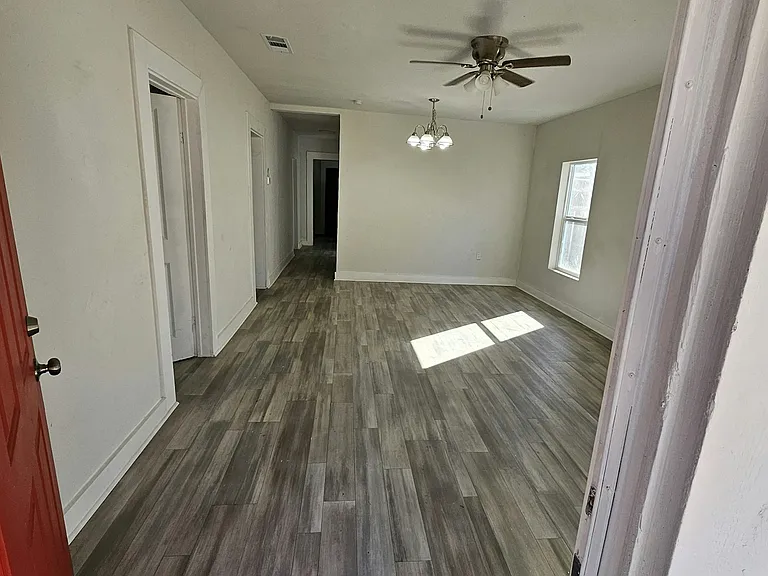 1509 W Collin St — Photo 4