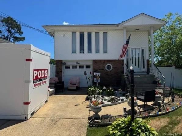 4 Cedar Street, Massapequa, NY 11758