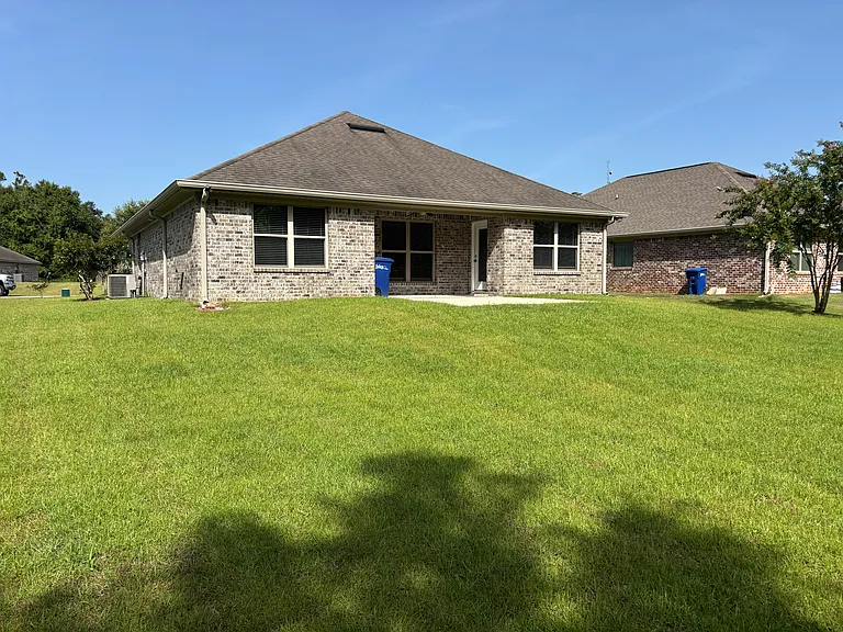 3860 Chesterfield Ln — Photo 2