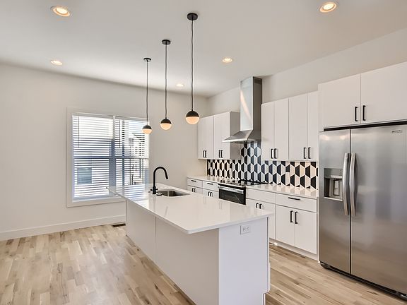 3rd image of 401 Serenity Ln