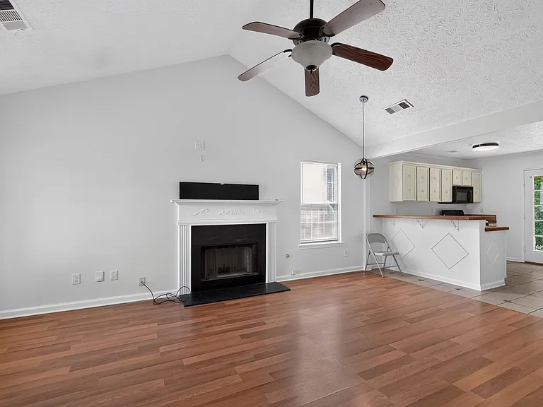 327 Autumn Lake Dr — Photo 8