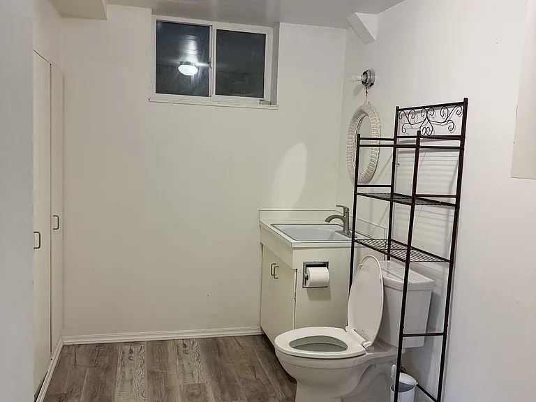 NE 1st St — Photo 17
